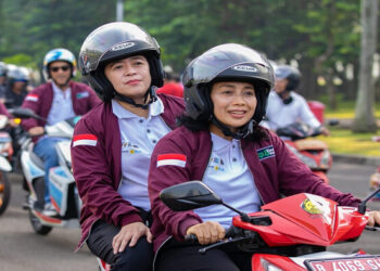 Hadiri Acara Eletric Vehicle Day, Puan Dibonceng Menteri Bintang Naik Motor Listrik ke GBK
