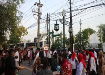 Belasan Ribu Relawan Jokowi ikut Doakan Pernikahan Kaesang-Erina