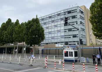 COVID-19 Melonjak di China, Kedubes AS Tunda Layanan Visa