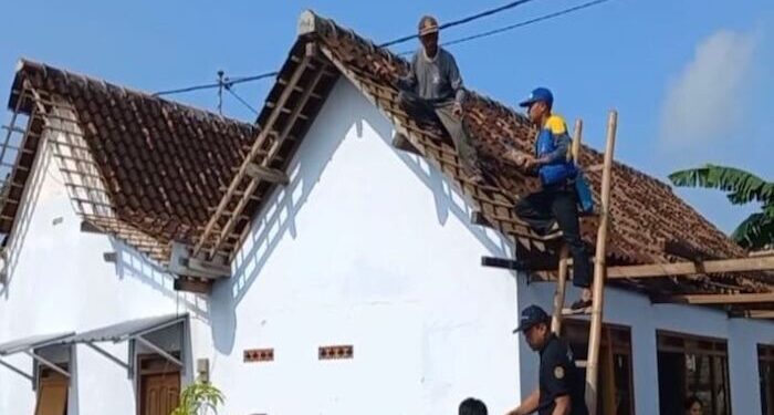 Angin Puting Beliung Rusak Belasan Rumah Warga di Kabupaten Madiun