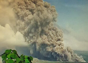 Status Gunung Semeru Naik Level IV Menjadi Awas