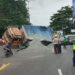 Truk Pasir Terguling di Cibubur, Timpa Mobil Dinas TNI AD