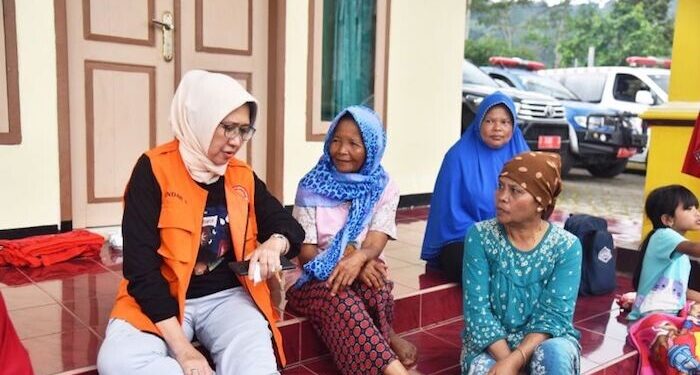 Sebagian Warga Lereng Semeru Mengungsi Akibat Luncuran Awan Panas