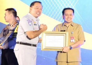 Dirjen Bina Keuangan Daerah Kemendagri Terima Penghargaan dari Jasa Raharja