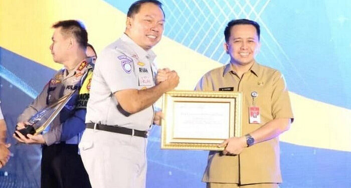 Dirjen Bina Keuangan Daerah Kemendagri Terima Penghargaan dari Jasa Raharja