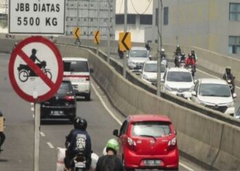 Polda Metro Minta Pengendara Motor Tidak Lintasi Jalan Layang Non Tol