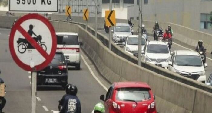 Polda Metro Minta Pengendara Motor Tidak Lintasi Jalan Layang Non Tol