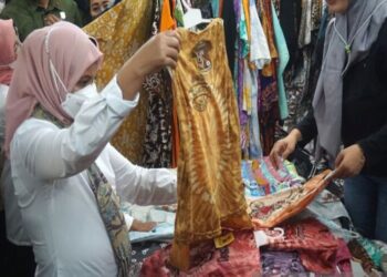 Ibu Negara Iriana Borong Tas Hingga Daster di Pasar Beringharjo