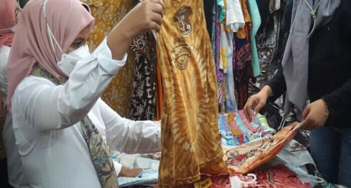 Ibu Negara Iriana Borong Tas Hingga Daster di Pasar Beringharjo