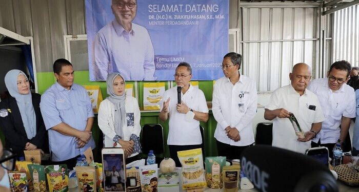 Mendag Zulkifli Hasan Tinjau Bapok Awal Tahun 2023: Harga Bapok Terpantau Stabil dan Stok Aman