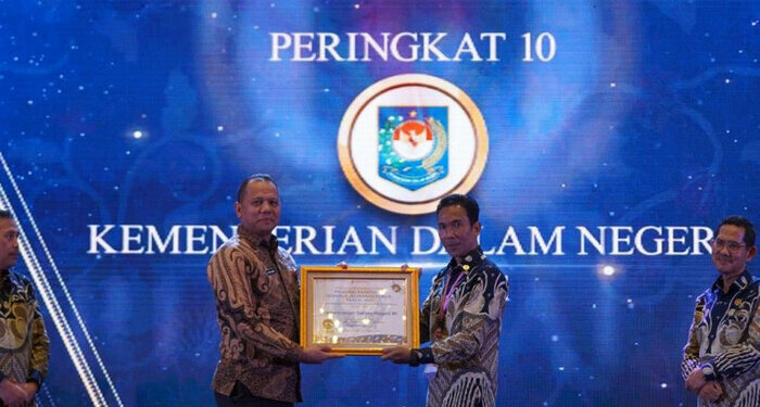 Kemendagri Raih Anugerah Kepatuhan Standar Pelayanan Publik 2022