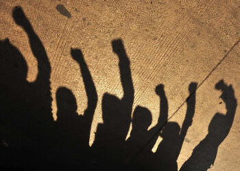 Puluhan Ribu Orang Berunjuk Rasa Anti Pemerintah di Madrid