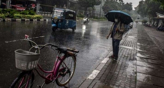 Waspada Hujan Disertai Petir di Jakarta Barat dan Selatan Siang Hari