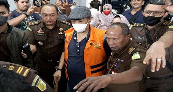 Mantan Bupati Inhil Indra Muchlis Adnan Ditahan Kejati Riau