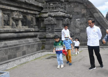 Ajak Cucu ke Candi Prambanan, Presiden Jokowi Promosikan Wisata Edukasi