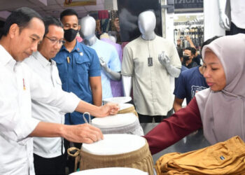 Tinjau Pasar Tanah Abang, Presiden Pastikan Aktivitas Perekonomian Sektor Riil Berjalan Baik