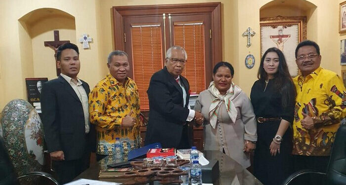 Ssssttt … OC Kaligis Jadi Pengacara Lukas Enembe, Mau Balas Dendam ke KPK?