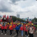 Massa Berjalan Kaki Menuju Depan Gedung DPR RI