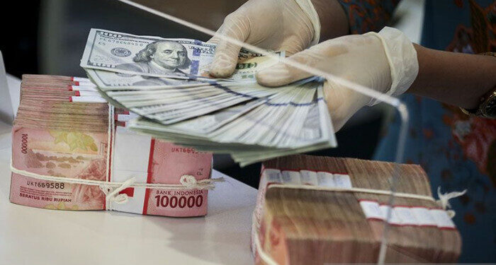Rupiah Merosot Akibat Aksi Profit-Taking