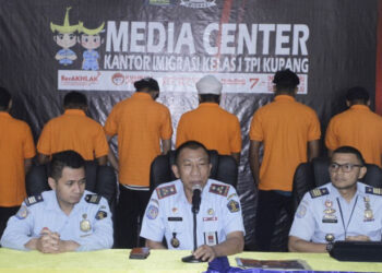 Imigrasi Kupang Deportasi Enam WNA India yang Terdampar di Rote Ndao