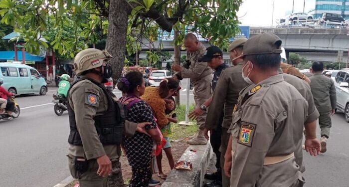 Heru Minta Satpol PP Depankan Sisi Humanis Saat Penertiban