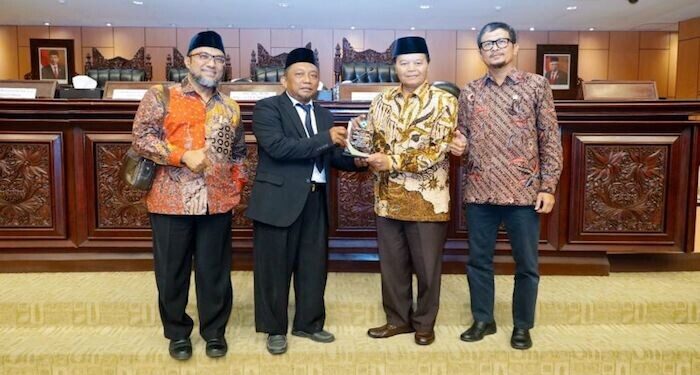 MPR Ajak Santri Lanjutkan Peran Ulama Pahlawan Bangsa