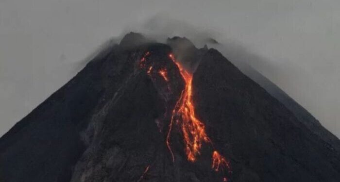 Gunung Merapi Luncurkan Enam Guguran Lava Selama Sepekan