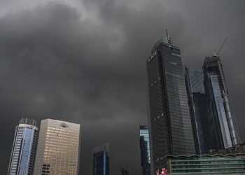 Warga DKI Jakarta Diminta Waspadai Hujan dan Angin Kencang pada Kamis