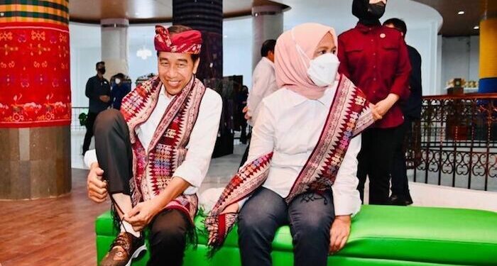 Presiden Beli Sepatu Kets Tenun Bali