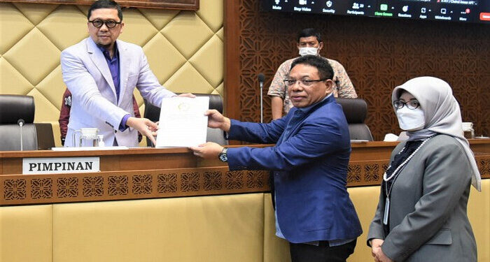 Badan Keahlian DPR Serahkan Kajian Naskah Akademik terhadap 20 Provinsi dan 271 Kabupaten/ Kota yang Pakai UU RIS