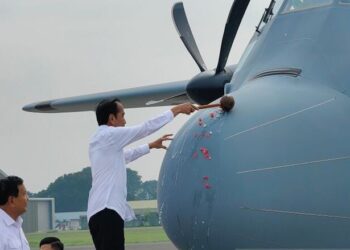 Presiden Tinjau Pesawat Baru TNI AU C-130J-30 Super Hercules A-1339