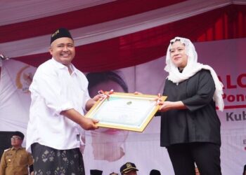 Ketua DPR Serahkan Bantuan Rp600 Juta di Ponpes Darul Ulum Kubu Raya