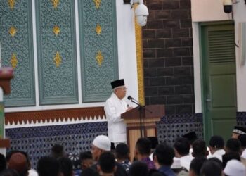Wapres Ma’ruf Pesankan Jaga Komitmen Kebangsaan Saat Tarawih di Aceh