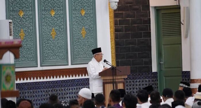 Wapres Ma’ruf Pesankan Jaga Komitmen Kebangsaan Saat Tarawih di Aceh