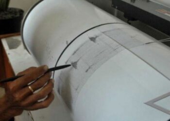 Warga Yogyakarta Berhamburan ke Luar Rumah karena Gempa Dangkal 5,2 M