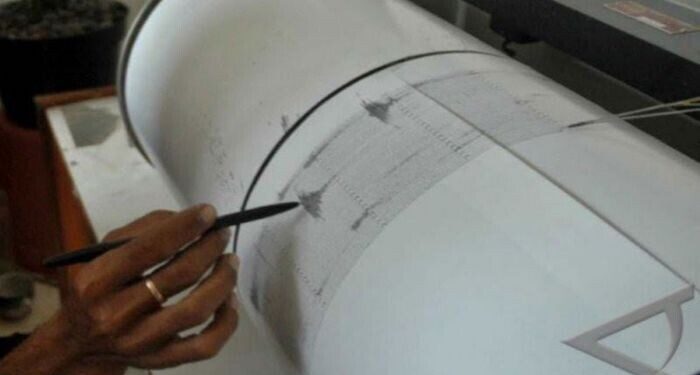 Warga Yogyakarta Berhamburan ke Luar Rumah karena Gempa Dangkal 5,2 M
