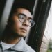 Rayhan Noor Lepas Video Klip Penuh Makna Lengkapi “Dari Balik Jendela”