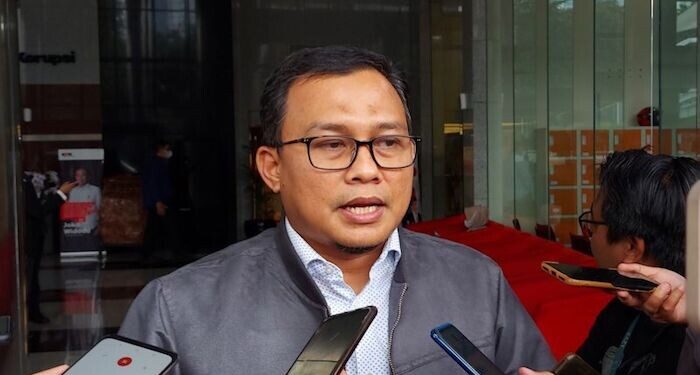 KPK Periksa Dua Pegawai Ditjen Pajak