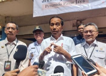 Jokowi Tinjau Harga Pangan Jelang Lebaran di Dua Pasar Jakarta