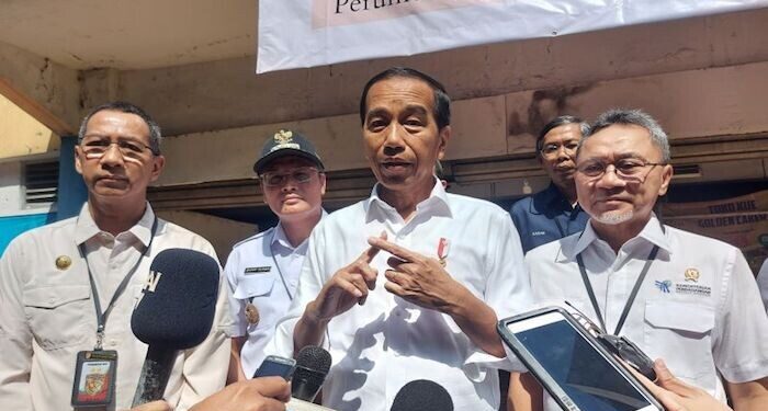 Jokowi Tinjau Harga Pangan Jelang Lebaran di Dua Pasar Jakarta