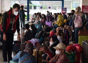 Kemenkes Imbau Warga Tetap Pakai Masker untuk Cegah Lonjakan COVID-19