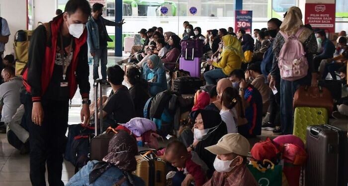 Kemenkes Imbau Warga Tetap Pakai Masker untuk Cegah Lonjakan COVID-19
