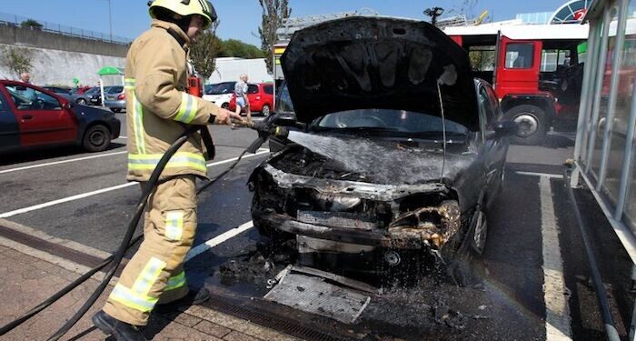 Pengamat Otomotif Sebut Hindari Parkir Terbuka Mencegah Mobil Terbakar