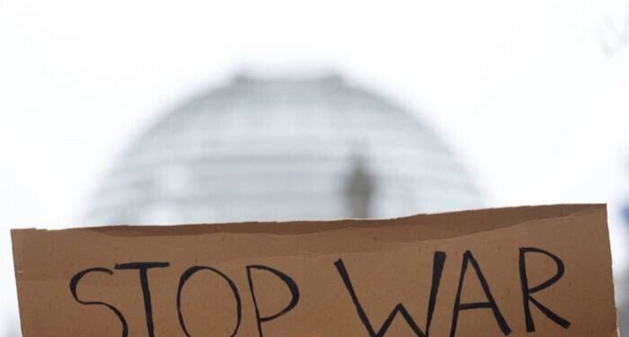 Ribuan Pengunjuk Rasa di Jerman Serukan Perdamaian di Ukraina