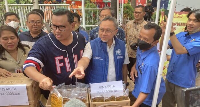 Mendag Tinjau Pasar Murah Bazar Ramadhan 2023 di Kebayoran Baru