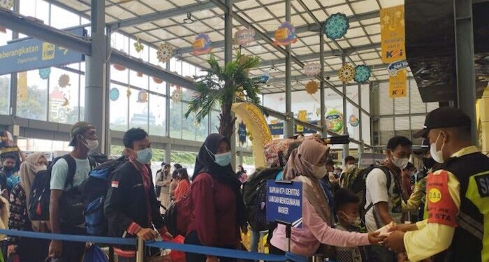 Stasiun Pasar Senen Berangkatkan 23.600 Pemudik Pada H-6 Lebaran