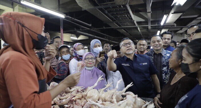 Tinjau Pasar Wonokromo di Surabaya, Mendag Zulkifli Hasan: Jelang Lebaran, Harga Bapok Terkendali
