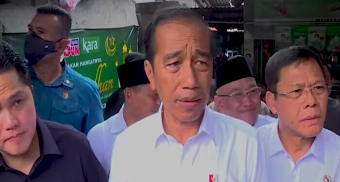 Jokowi Minta Bulog Kendalikan Harga Beras di Pasar Pal Tugu Depok