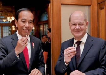 Jokowi Ditemani Kanselir Jerman Buka Puasa dengan Kurma di Hannover