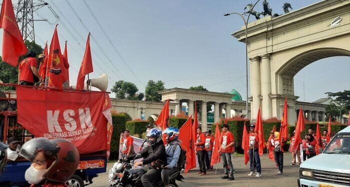 Polresta Tangerang Kawal Ribuan Pekerja Aksi May Day ke Jakarta